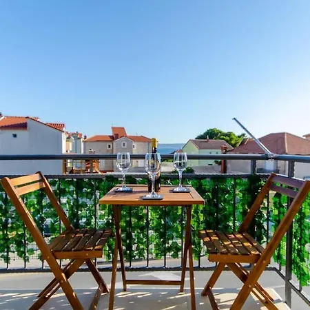 Cozy Stone House Close To The Kastela