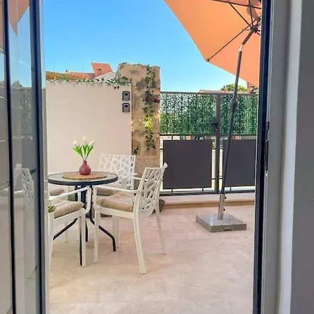 بيت للعطل Cozy Stone House Close To The