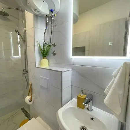 بيت للعطل Cozy Stone House Close To The *