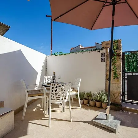 Cozy Stone House Close To The بيت للعطل *